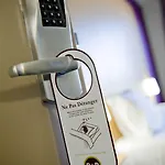 B&B Hotel Nimes Ville Active, Parking Securise Gratuit Nimes