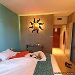 Hotel B&B Hotel Nimes Ville Active, Parking Securise Gratuit 3*