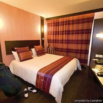Active, Parking Securise Gratuit Otel