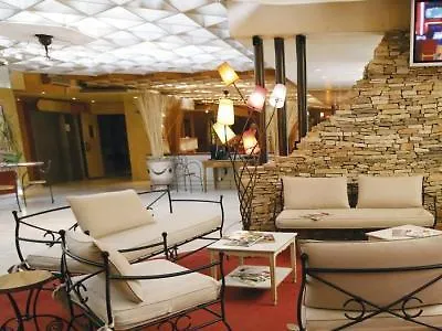 Active, Parking Securise Gratuit Szálloda