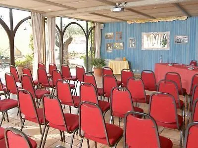 Active, Parking Securise Gratuit Szálloda