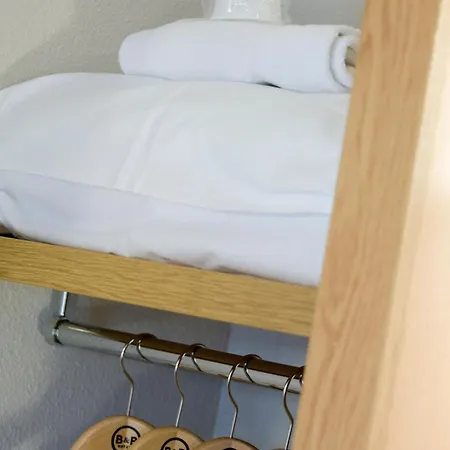 Active, Parking Securise Gratuit