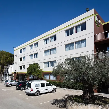 Active, Parking Sécurisé Gratuit 3* Nîmes